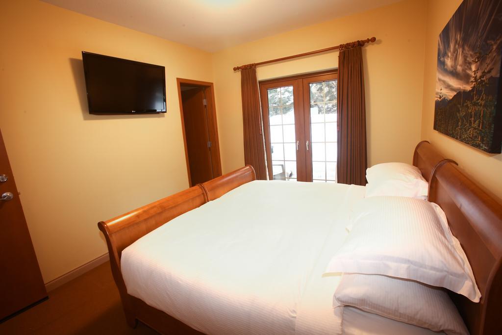 Whistler Alpine Chalet Retreat & Wellness Villa Exterior photo