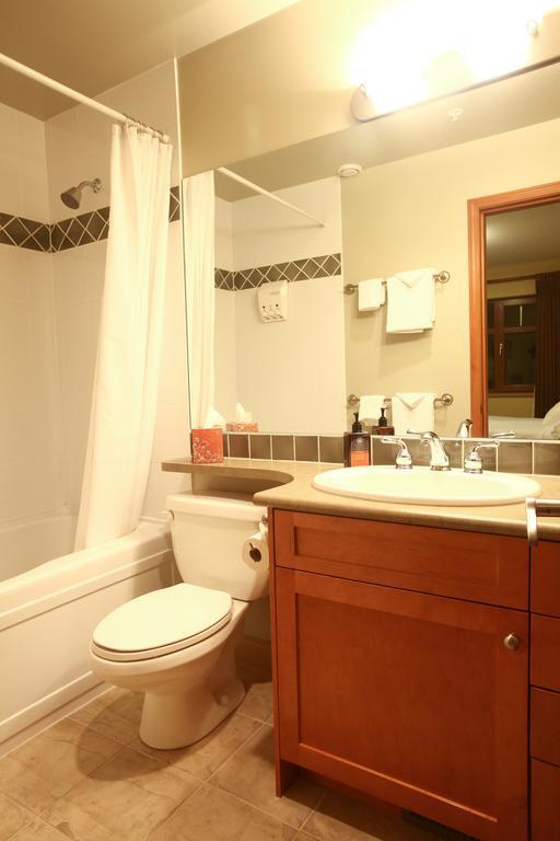 Whistler Alpine Chalet Retreat & Wellness Villa Room photo